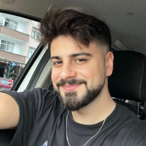 <em><strong>Carlos Gutiérrez</strong></em>